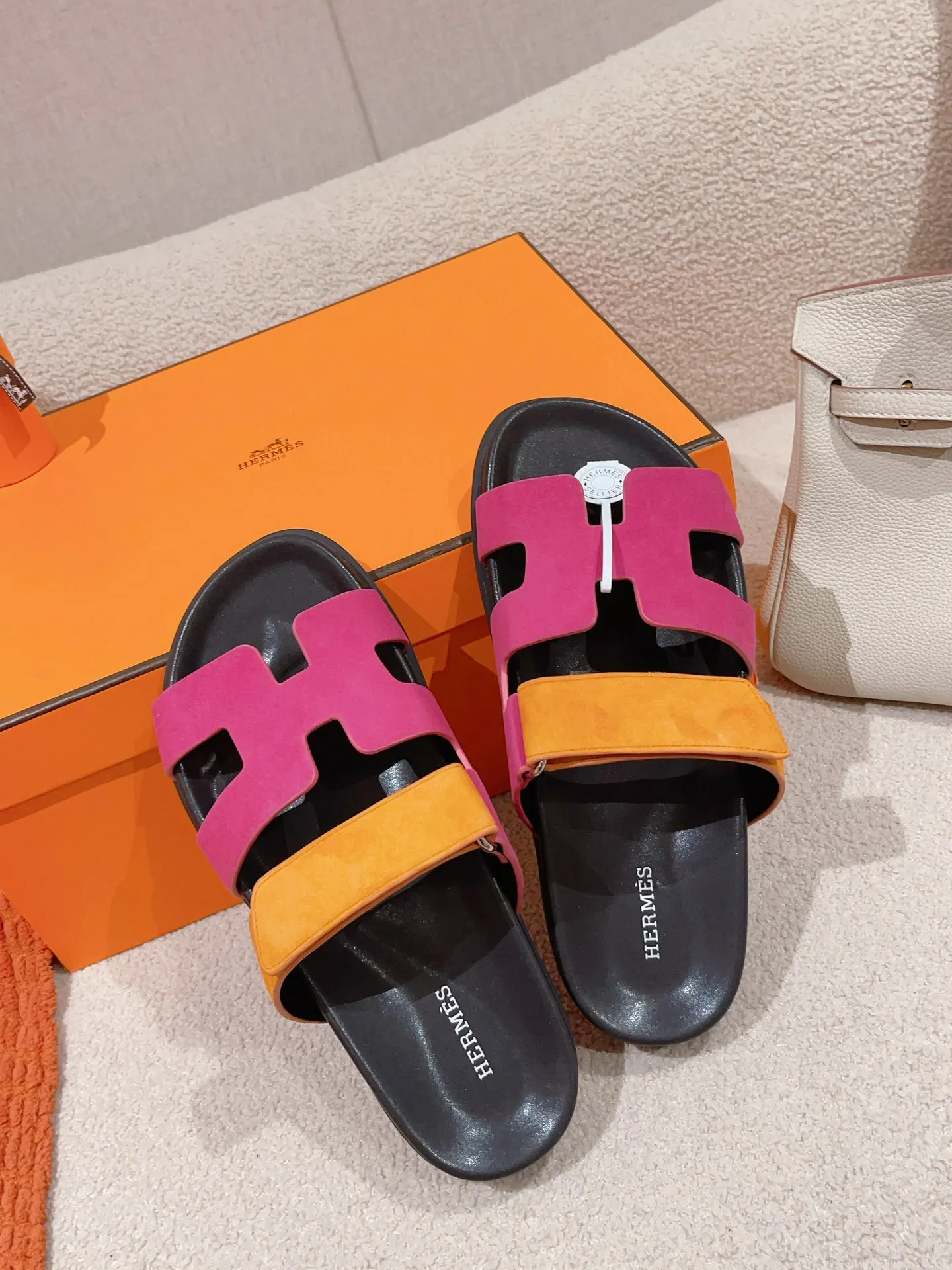 👟👟Ex-factory price 480👟👟 𝐇𝐞𝐫𝐦𝐞𝐬 Hermès second uncle slippers, you must call like crazy🙆 The classic + 2025 new color matching is also so beautiful. The contrasting splicing of different colors and materials can easily create a fashionable look Size: 35-45